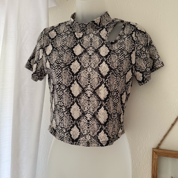 Caution To The Wind Black and white Snake Print cut out mock neck crop top shirt - Picture 1 of 7